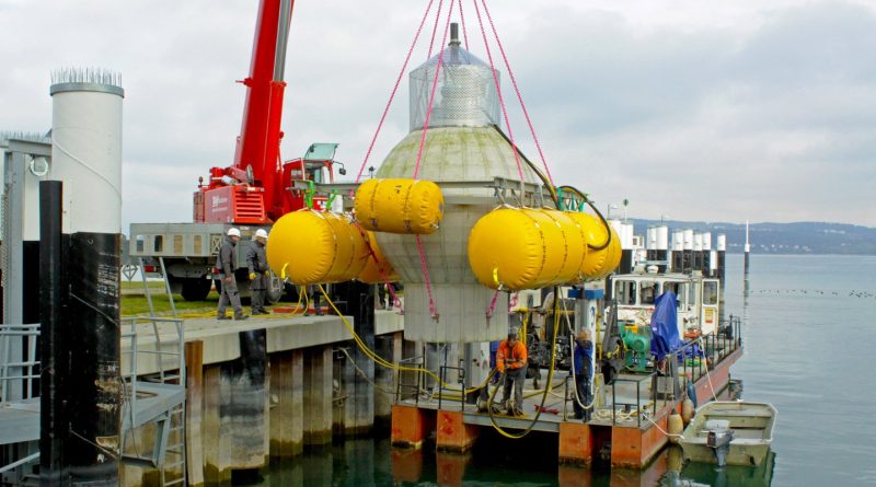 Field test with a three-meter sphere in Lake Constance.